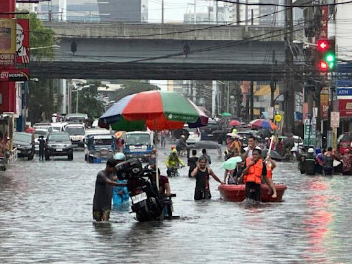 Monsoon rains worsened by offshore typhoon leave 8 dead and displace 600,000 in Philippines