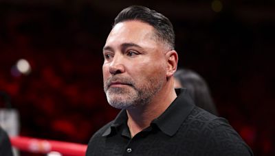 Óscar de la Hoya le da crédito a Jaime Munguía por su actuación y elogia a Canelo Álvarez - La Opinión