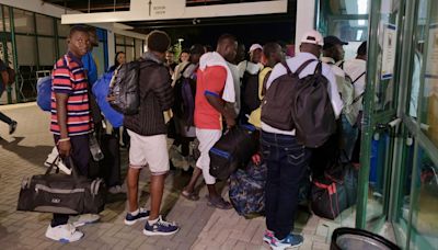 Llegan al Monte do Gozo 104 refugiados de la guerra en Mali