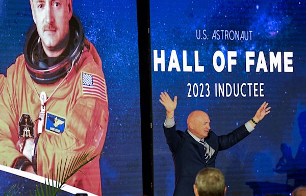 Possible VP pick Mark Kelly has Florida ties, along with his twin and fellow astronaut