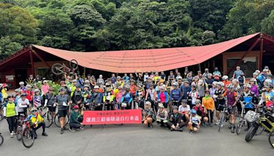 自行車》200位車友聚集猴硐 高呼「還我三貂嶺隧道自行車道」