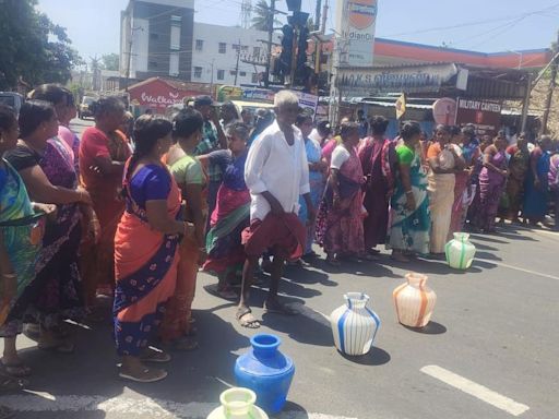 Residents of Akkaraikulam protest over erratic drinking water supply