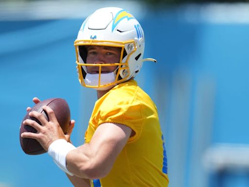 Chargers News: Hall of Fame Bolts QB Gets Honest About Justin Herbert's Upside