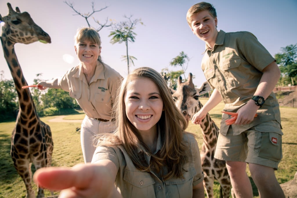 Bindi Irwin’s Family Selfie Was Photo-Bombed by a Wild Visitor & Little Grace Couldn’t Be More Thrilled