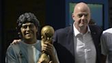 Gianni Infantino, el presidente de la FIFA que quiere homenajear a Maradona en cada Mundial