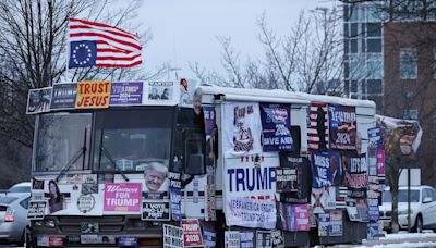 Donald Trump bus crashes into pole on way to Staten Island rally