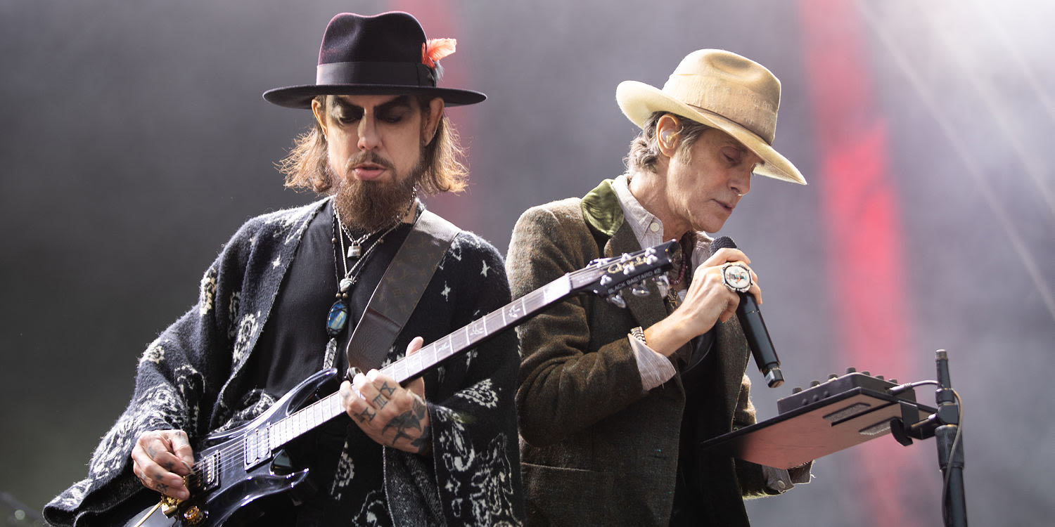 Jane’s Addiction concert ends abruptly after fight between Perry Farrell and Dave Navarro. What we know