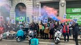 Deliveroo drivers protest over ‘soul-destroying’ working conditions outside AGM