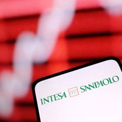 Intesa lifts profit goal, signals extra rewards after strong quarter