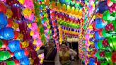 Miles de surcoreanos acuden al Festival de los Faroles de Loto