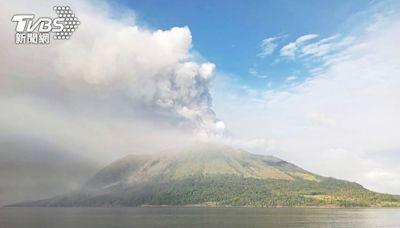 印尼魯昂火山又爆發「熔岩如雨落下」 噴煙5公里急發最高級警報│TVBS新聞網