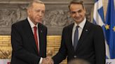 El primer ministro griego se reúne con Erdogan en Ankara para limar asperezas con Turquía