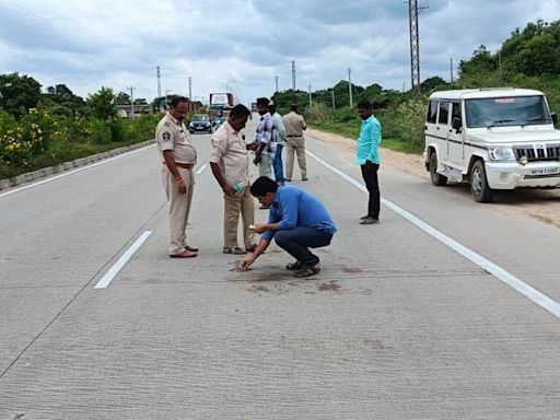 Vijayawada-bound bus drivers clash in Chittoor district of Andhra Pradesh, one mowed down