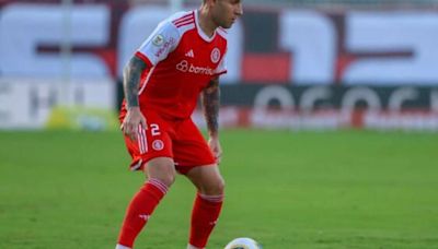 Internacional confirma Hugo Mallo contra o Fluminense, mas crava saída de lateral