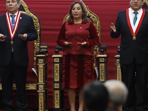 Dina Boluarte es “rehén” del Congreso y en Perú “gobierna el hampa”, afirma César Hildebrandt