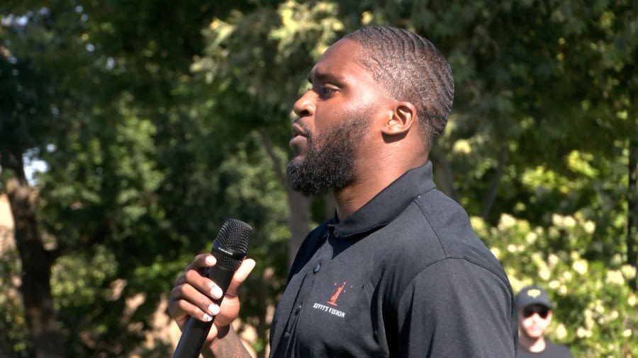 Jaylon Johnson hosts second annual Kevvy’s Vision golf tournament