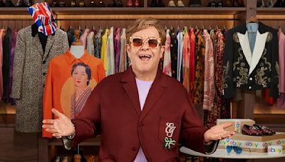 Elton John saca a subasta su armario en eBay para recaudar fondos contra el SIDA