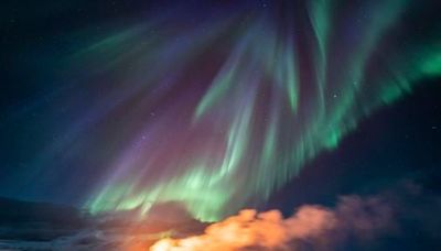 ‘The sky exploded’: Stunning video of Northern Lights captured amid volcanic eruption in Iceland - The Boston Globe