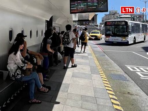 基隆火車站南站候車亭打造成機艙 屋頂還有機場跑道 - 自由電子報影音頻道