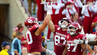 Bauer Sharp and Jake Roberts' Presence in Oklahoma's Locker Room 'a Refreshing Thing,' Says Brent Venables