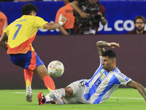 Petro, "orgulloso" de Colombia y sus jugadores que lo "dieron todo en la cancha"
