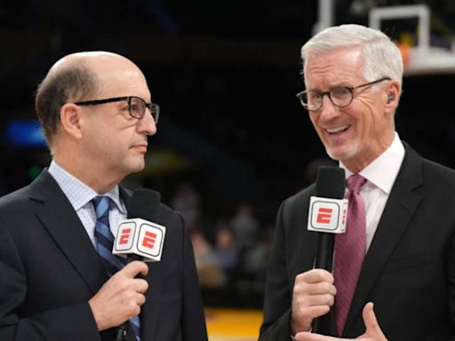 Mike Breen Provides Interesting Response to LeBron James-Michael Jordan GOAT Debate