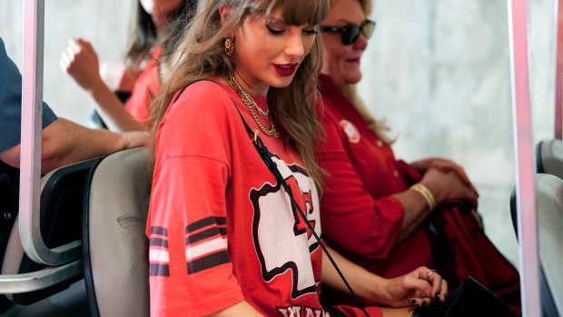 Taylor Swift's Reaction to a Fan's Sign at Kansas City Chiefs Game Is Going Viral