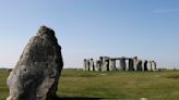 Detienen a dos activistas por rociar con pintura monolitos de Stonehenge