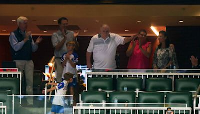 Hall of Fame manager Bobby Cox given ovation in rare visit to Truist Park for Phillies-Braves game