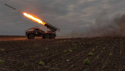 Guerre en Ukraine : « Boucliers humains » et décompte du terrain perdu au 813e jour du conflit