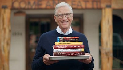 Estos son los libros y la serie de Apple TV+ que Bill Gates te recomienda para disfrutar este verano