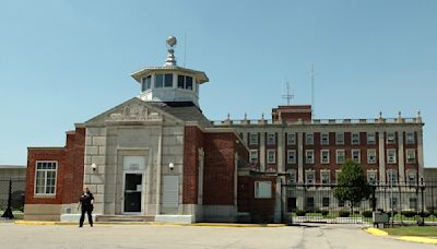 Federal judge orders 100-year-old Illinois prison depopulated because of decrepit condition