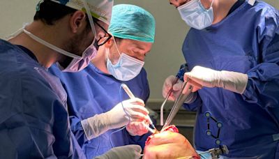 El Hospital Universitario del Vinalopó entre los top de España al implantar prótesis de rodilla con cirugía robótica