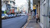 “Un infierno en la Tierra”: comunidad de la calle Loíza sufre por el calor a causa de constantes apagones