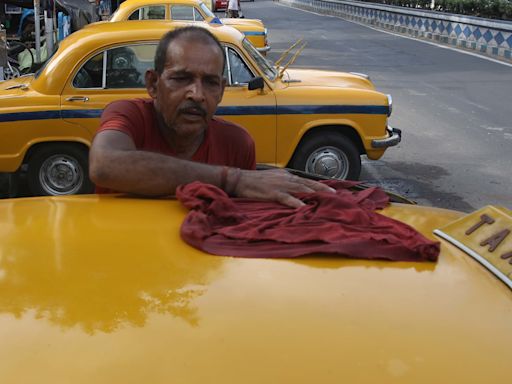 Two Kolkata cops arrested for ‘extorting Rs 4 lakh’ from taxi driver