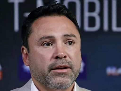 Óscar de la Hoya atacó de nuevo al Canelo Álvarez: “Le conseguí el contrato más grande de su carrera”