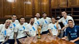 El desopilante reclamo del Dibu Martínez a sus compañeros de la selección argentina por una foto en el predio de Ezeiza