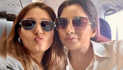 Shreya Ghoshal And Sunidhi Chauhan "Break The Internet." The Comments Explode