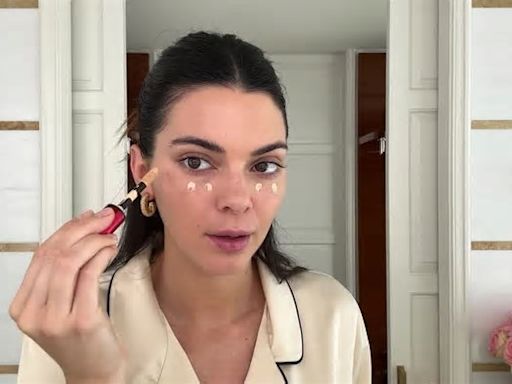 Kendall Jenner ci svela i segreti per un trucco primaverile in stile “ragazza francese”