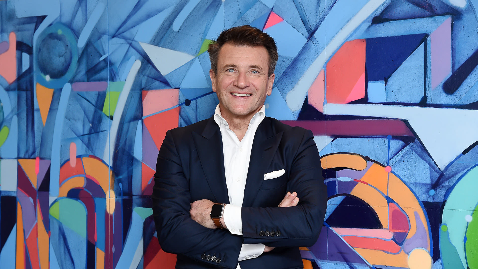 ‘Shark Tank’ Star Robert Herjavec: 6 Books He Recommends That Will Make You Rich