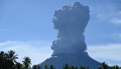 印尼伊布火山再次噴發 數月以來規模最大