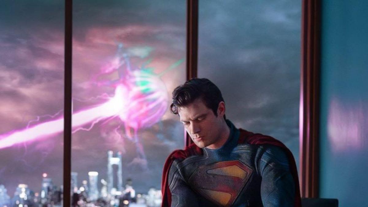 SUPERMAN: James Gunn Reveals First OFFICIAL Look At David Corenswet's MAN OF STEEL Suit