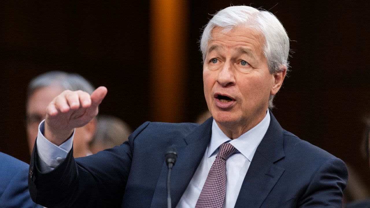 Jamie Dimon is skeptical about the odds of a 'soft landing'