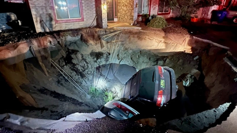 30-foot sinkhole in Las Cruces damages vehicles, displaces homeowners