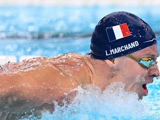 JO 2024 - natation : Léon Marchand entame sa moisson d'or avec un record sur 400 m 4 nages
