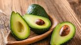 La palta es la única fruta rica en vitamina D, que sirve para fortalecer los huesos y mejorar el sistema inmunológico