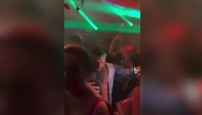 El beso más pasional de Conor McGregor: su baile de fiesta con Dee Devlin - MarcaTV