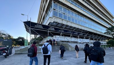 Hace más de un año: Las razones detrás de la inusual imagen de la Facultad de Arquitectura de la UBA rodeada de andamios