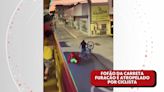 VÍDEO: 'Fofão' de Carreta Furacão dá 'mortal' de marquise de loja e é atropelado por bicicleta no ES