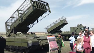 Russia’s New TOS-3 ‘Dragon’ Thermobaric Rocket Launcher Breaks Cover